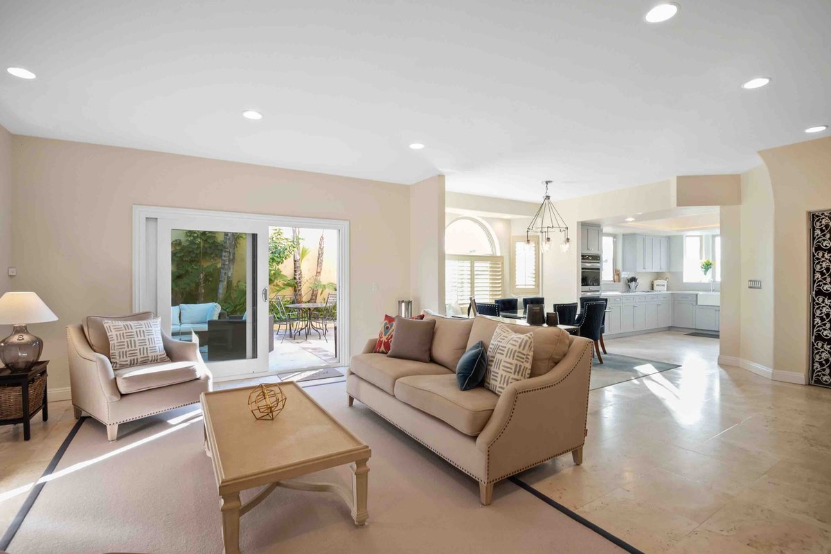 Gorgeous 4-bedroom villa close to beach