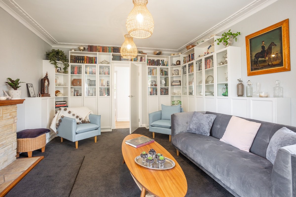 5mins to Mona, Stunning Waterfront Home & Garden gallery image 3