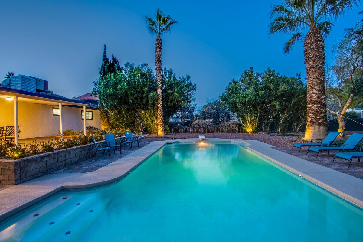 Luxury 4BR Home & Pool 9 Min from Las Vegas Strip gallery image 3
