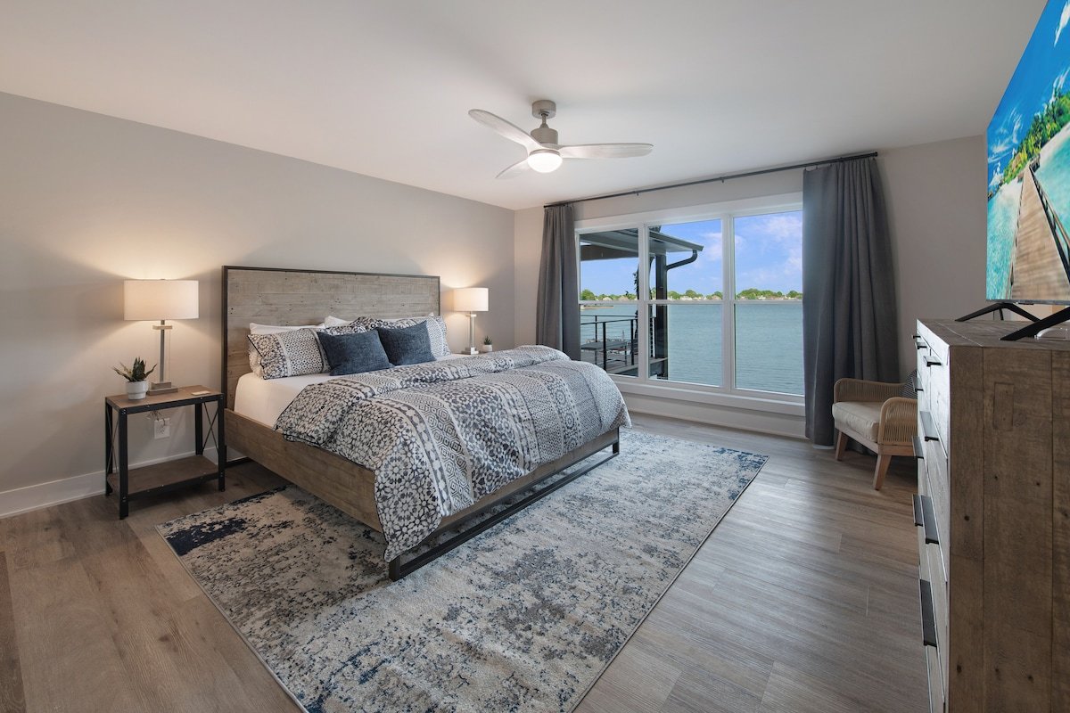 Lakeshore Adrift gallery image 2