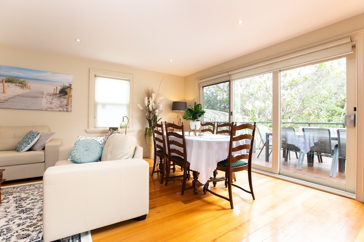 Family Home – Moments To The City with free WiFi gallery image 3