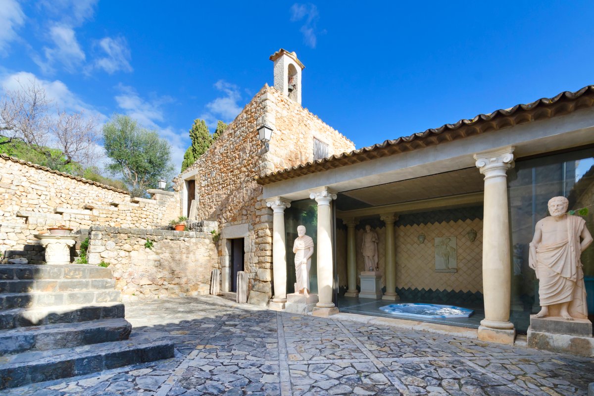 Historic House with Pool, Sauna and Jacuzzi