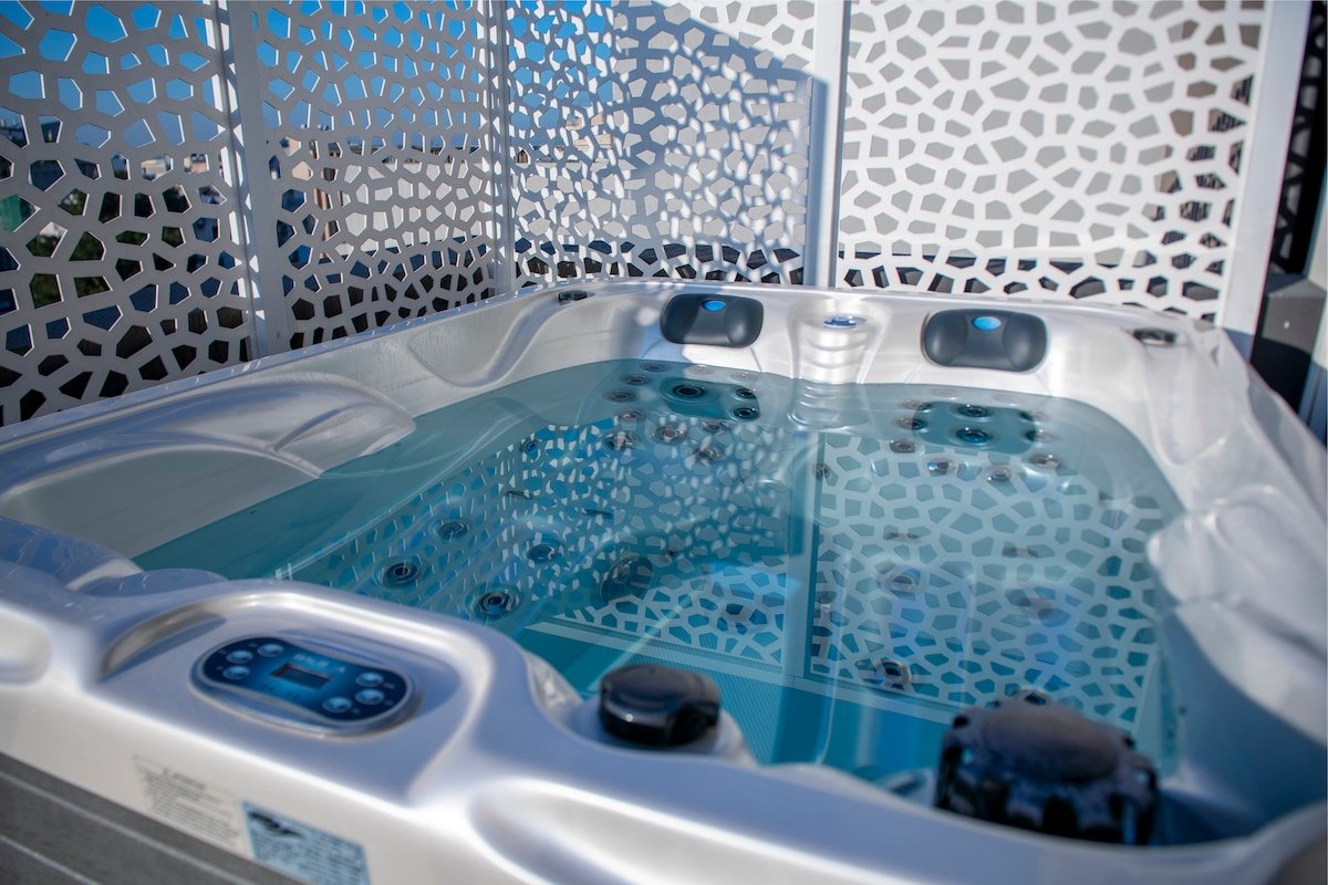 Luxury Penthouse with Acropolis View and Jacuzzi gallery image 3