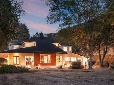 The Mod House – Home with Mountain VIEWS