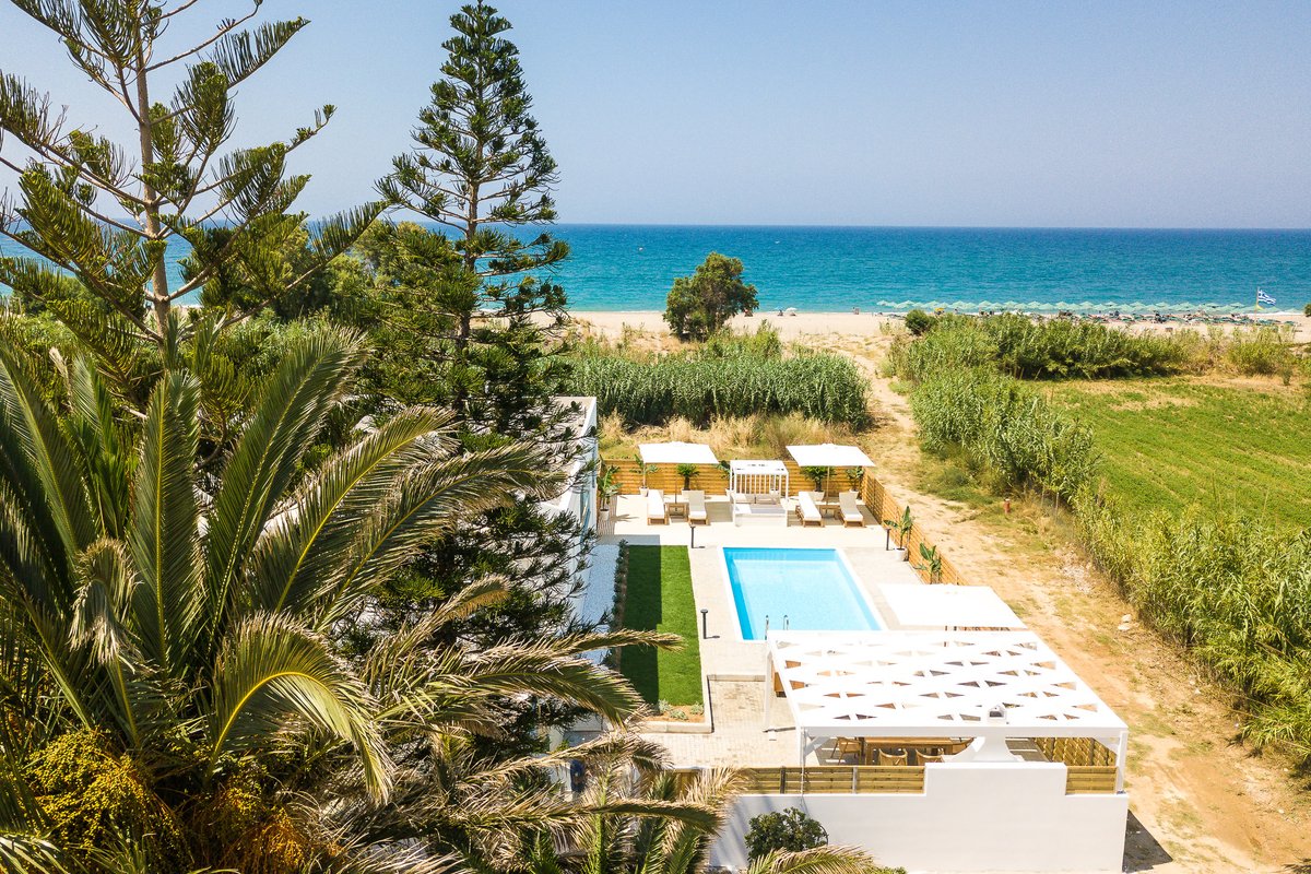 Mavi Beachfront Villa-Sea Breeze Escape by etouri
