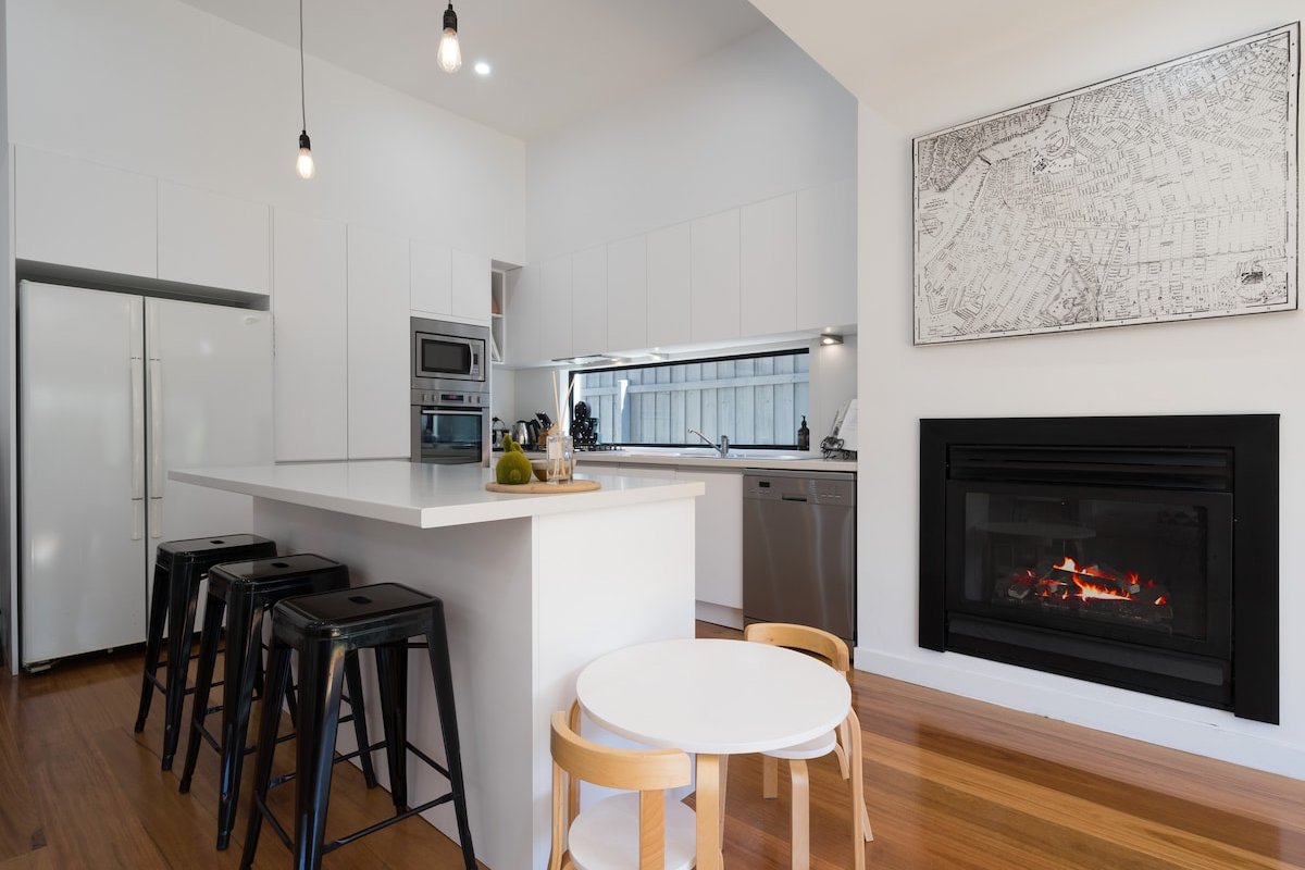 4BR Home, Top Family Area, Easy City Train Access gallery image 5