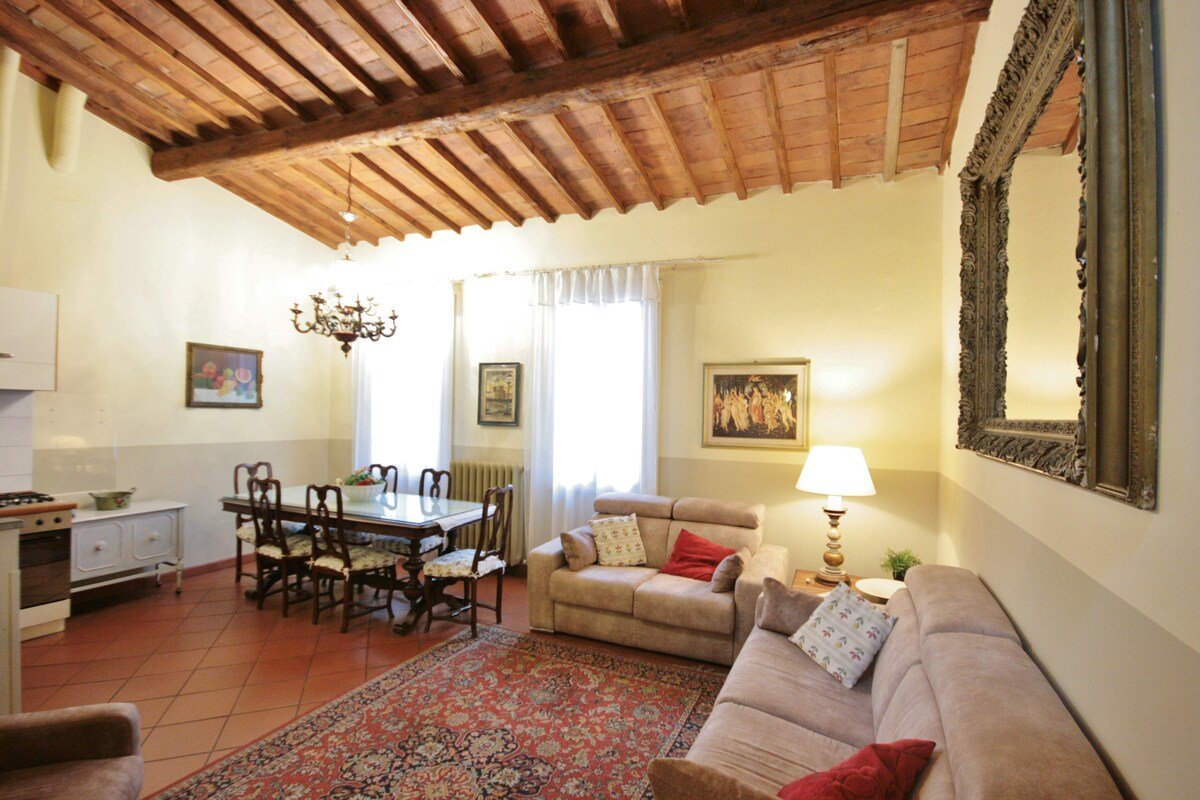 X-large apartment in the hearth of Florence! gallery image 4