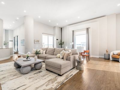 Downtown Penthouse Lake Views #1|Gym, Parking+Pool