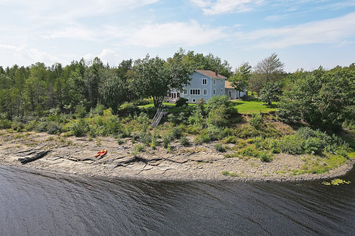 Shaleside-3Bed-sleeps11-lakehouse-private/peaceful