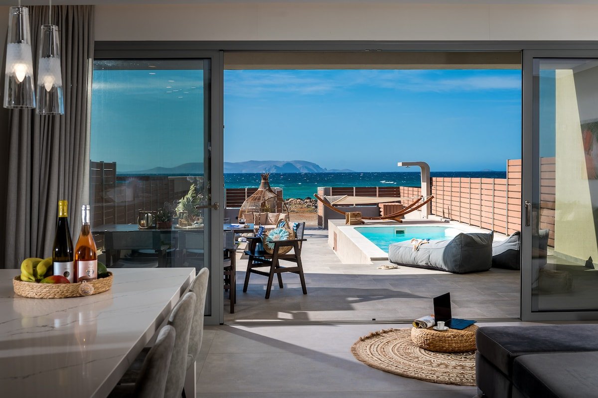 Anasa Luxury Seafront Villa with Heatable Pool gallery image 3