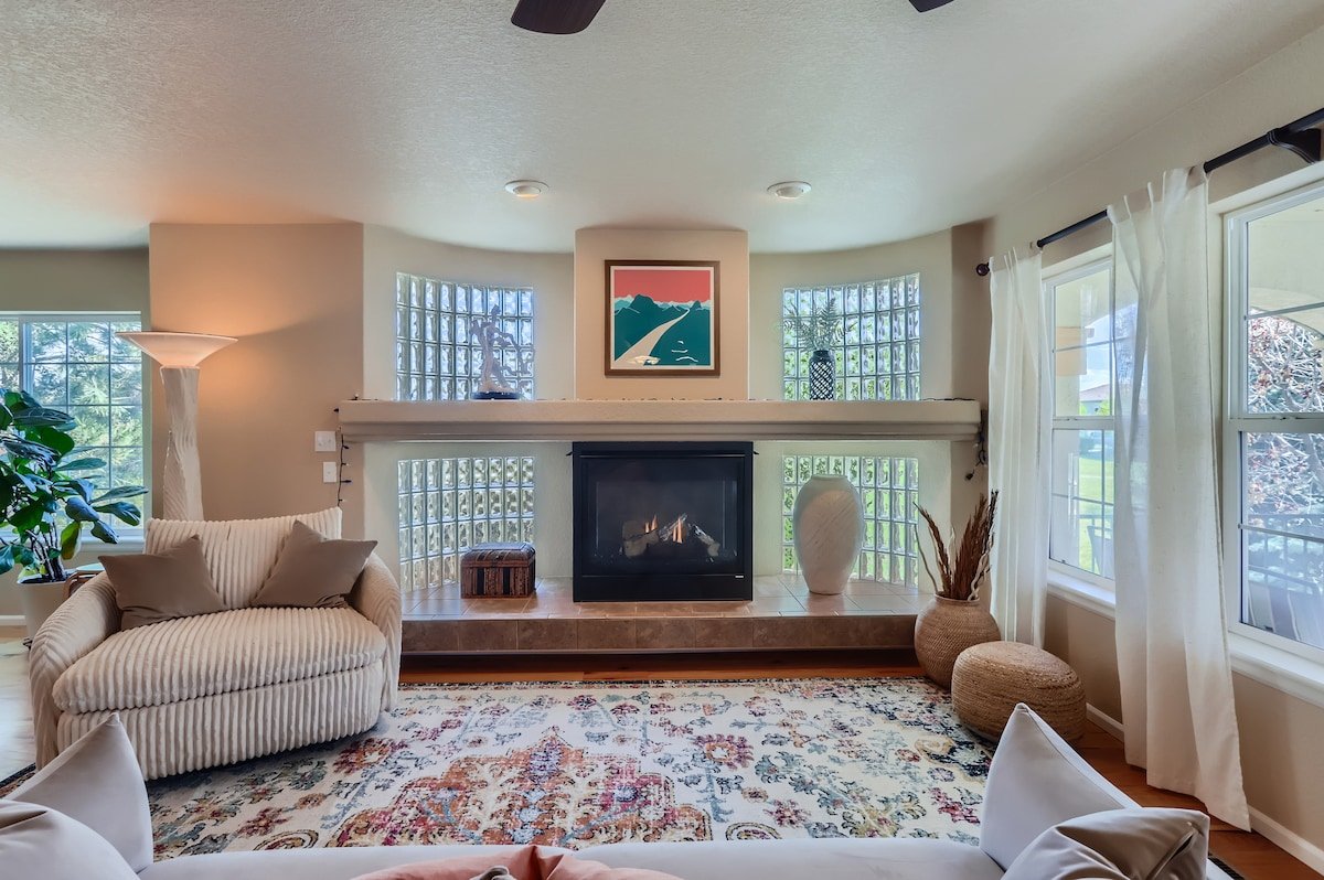 Luxe Denver Home – Golf, Rocky Mntn & Lake Views! gallery image 5