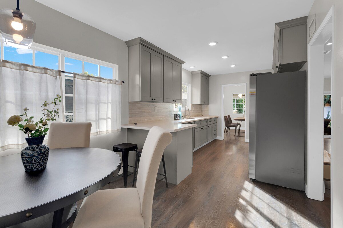 Modern Home | Close to Universal | Van Nuys, CA gallery image 5