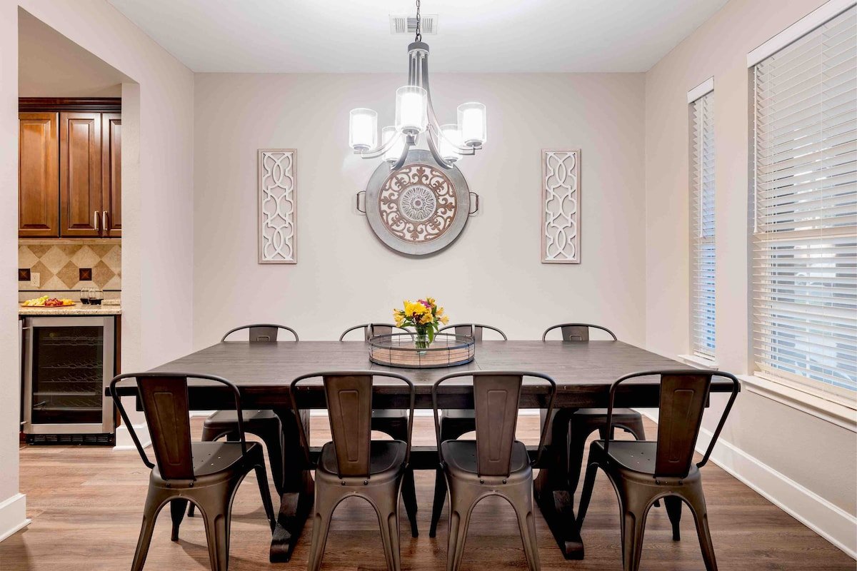 Getaway with Pool, Hot Tub, Arcade & 7 Bedrooms gallery image 5