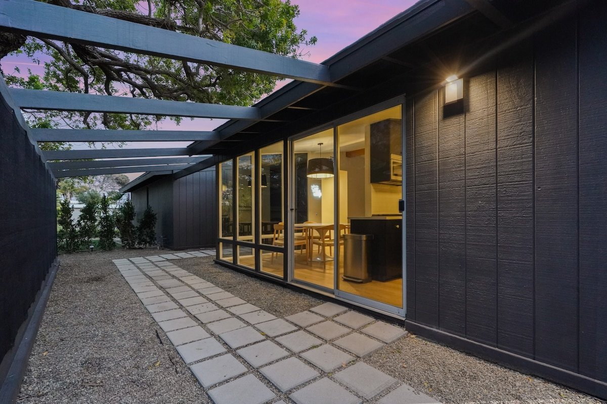 Malibu Beach House by Stay Awhile Villas gallery image 5