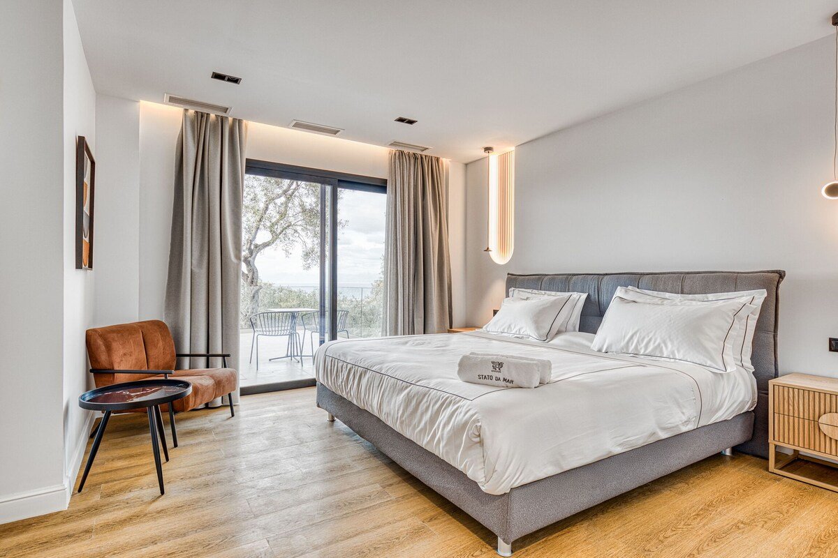 Villa Dominante – private pool and Jacuzzi gallery image 3