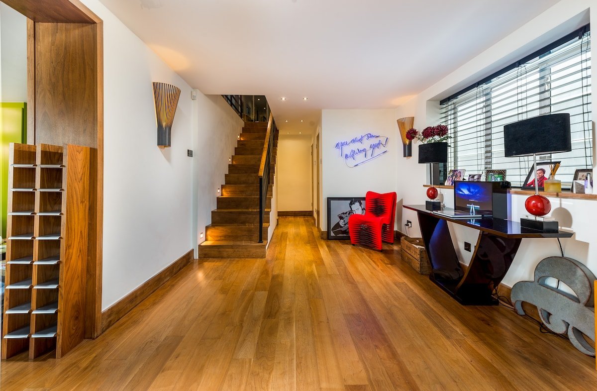 Large, Stylish Three-Storey Home in Primrose Hill gallery image 2