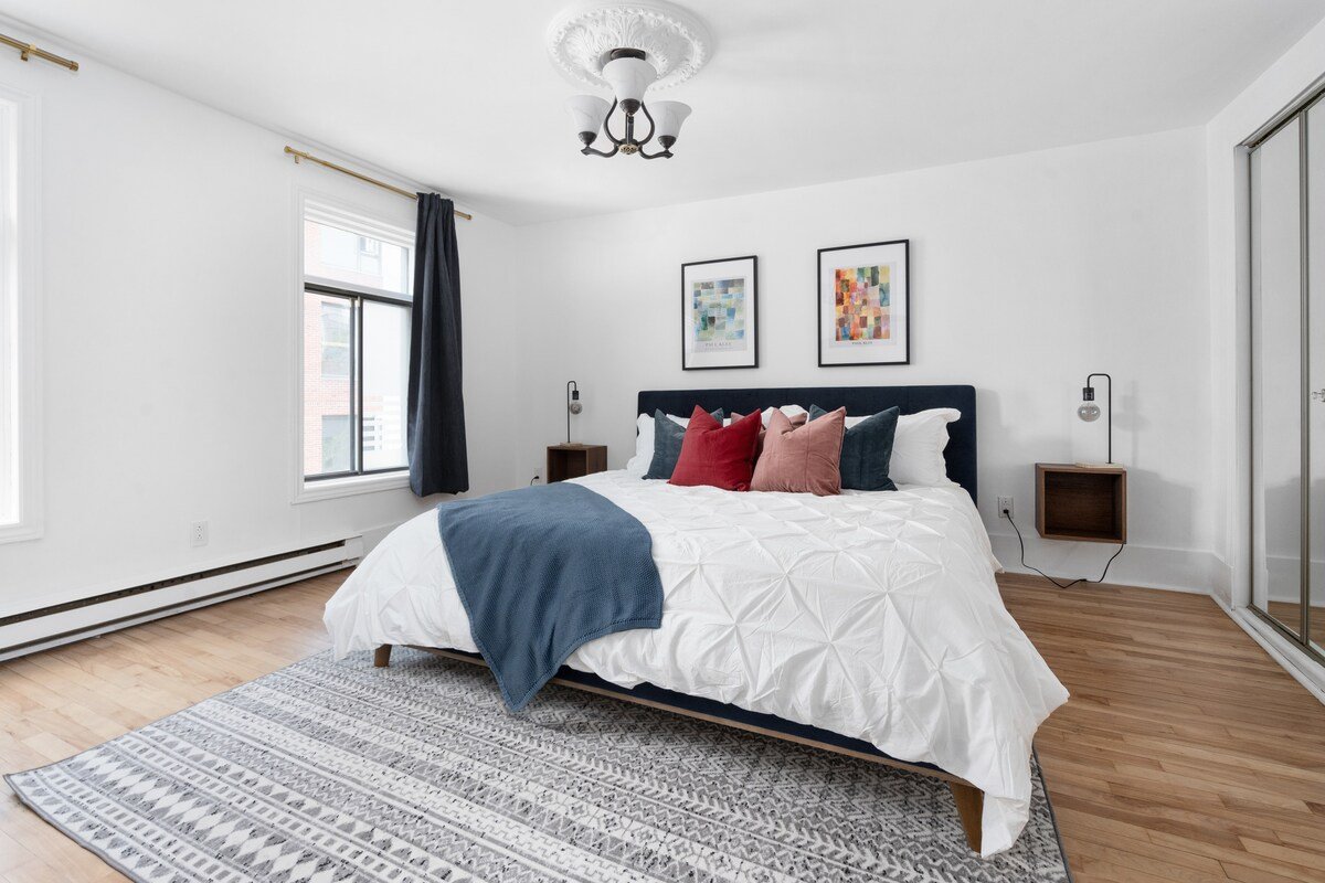 Unique ,Old, Montreal & Patio 10 Guests gallery image 4