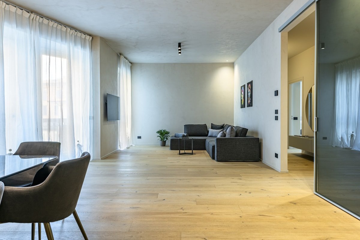 [Luxury Apt Essence]: 2 Rooms, 2 bath, Wi-Fi gallery image 2