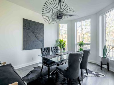 Downtown Victorian close to the Eaton Centre