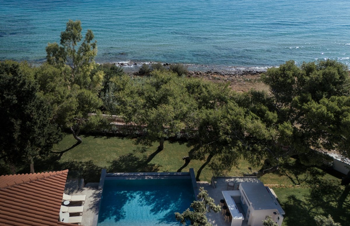 Bozonos Beachfront villa with Heated Pool gallery image 4