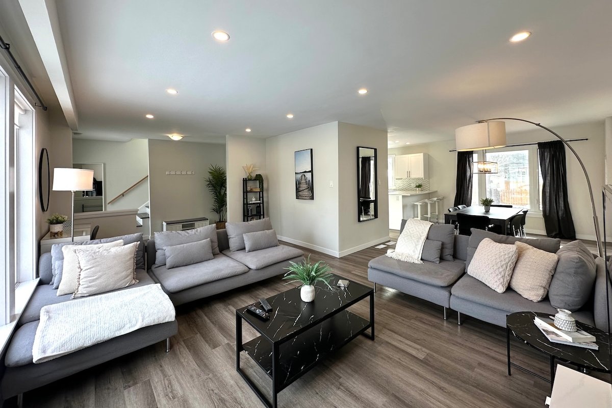 New Luxury 4 Bedroom Home (1800 sq ft) + parking gallery image 5