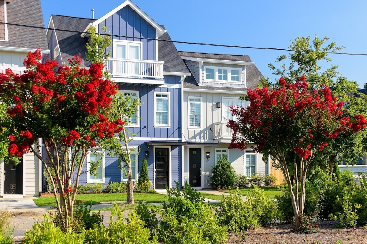 Sleeps 24 | 2 Homes,Minutes to Downtown & Broadway gallery image 3