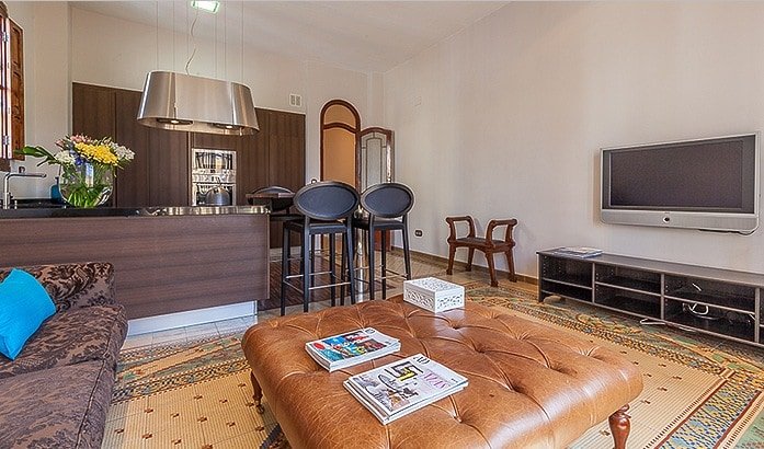 Beautiful House with terrace gallery image 5