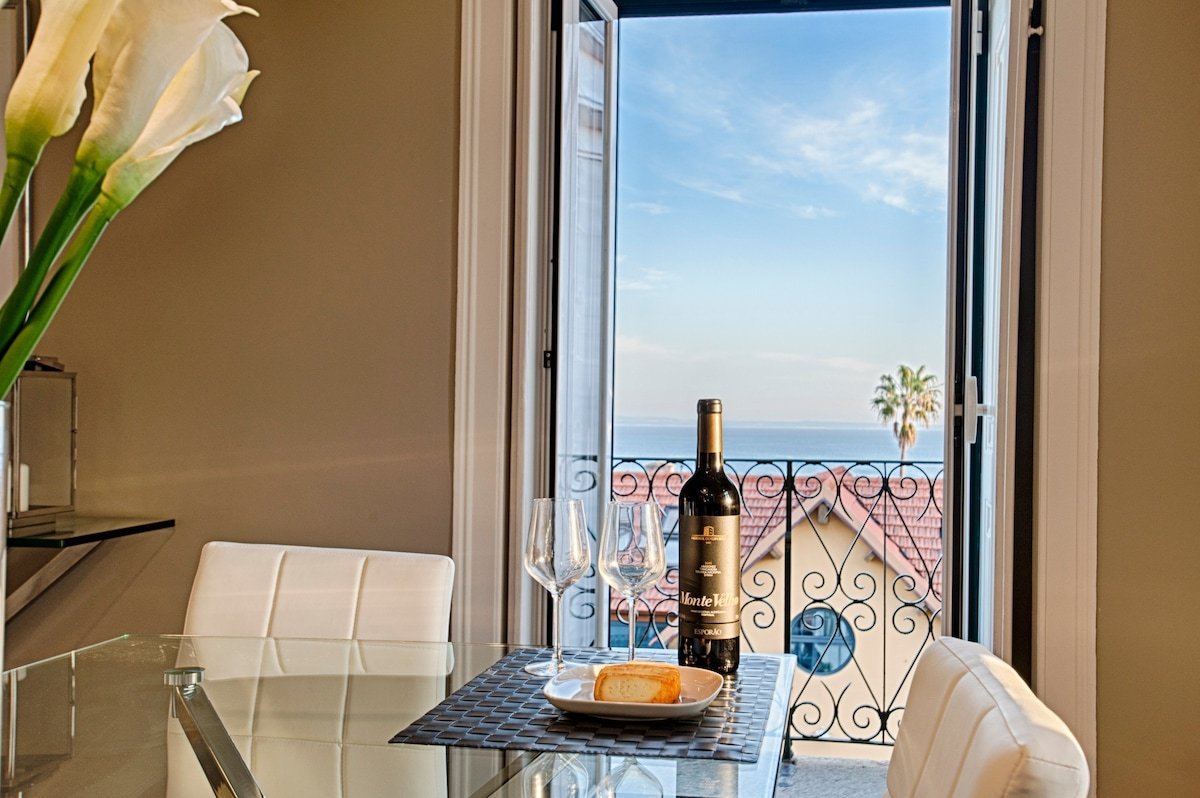 An amazing sea view apartment in Estoril gallery image 4