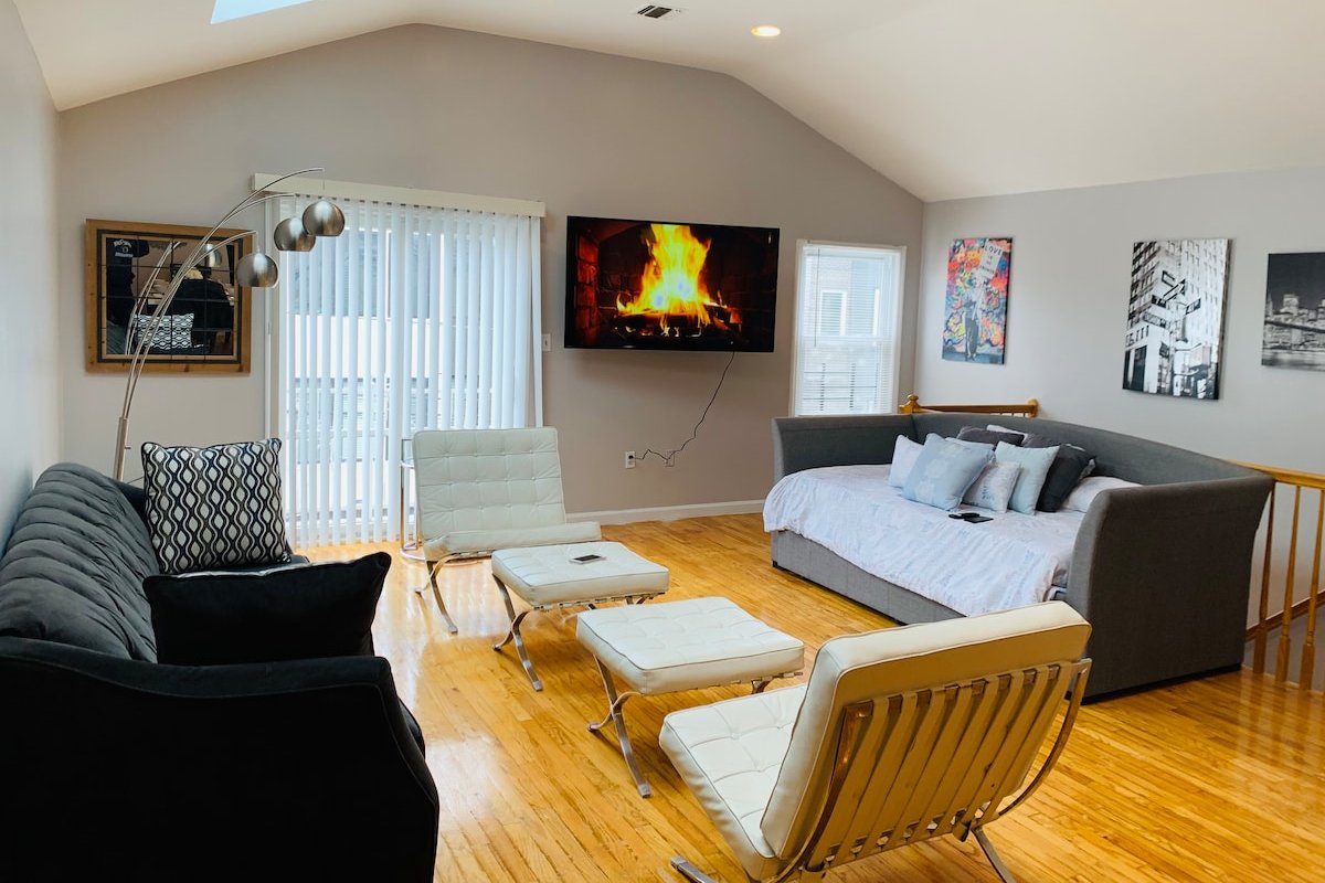 Huge luxurious apartment 20 minutes to Manhattan! gallery image 2