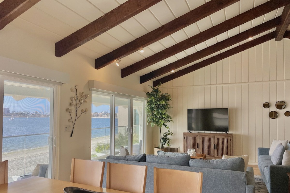 Prime Waterfront Home on Sail Bay! gallery image 3