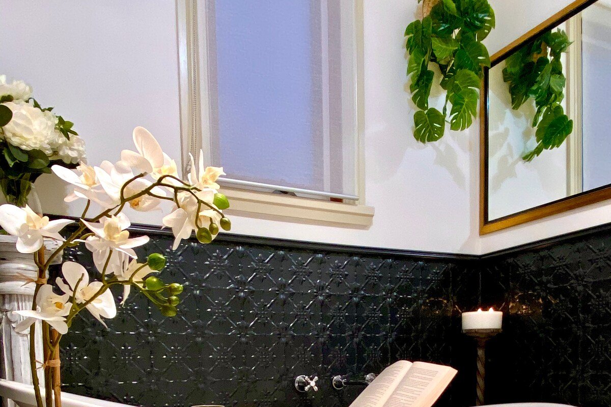 Family Home – Moments To The City with free WiFi gallery image 4