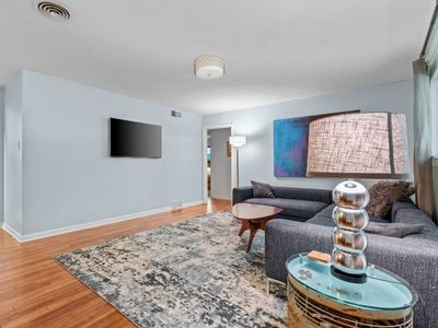 Oak Canopy, Cheerful Sprawling Backyard
