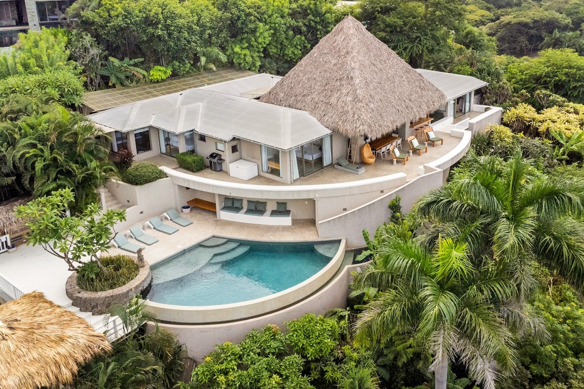 Sunset House gallery image 3