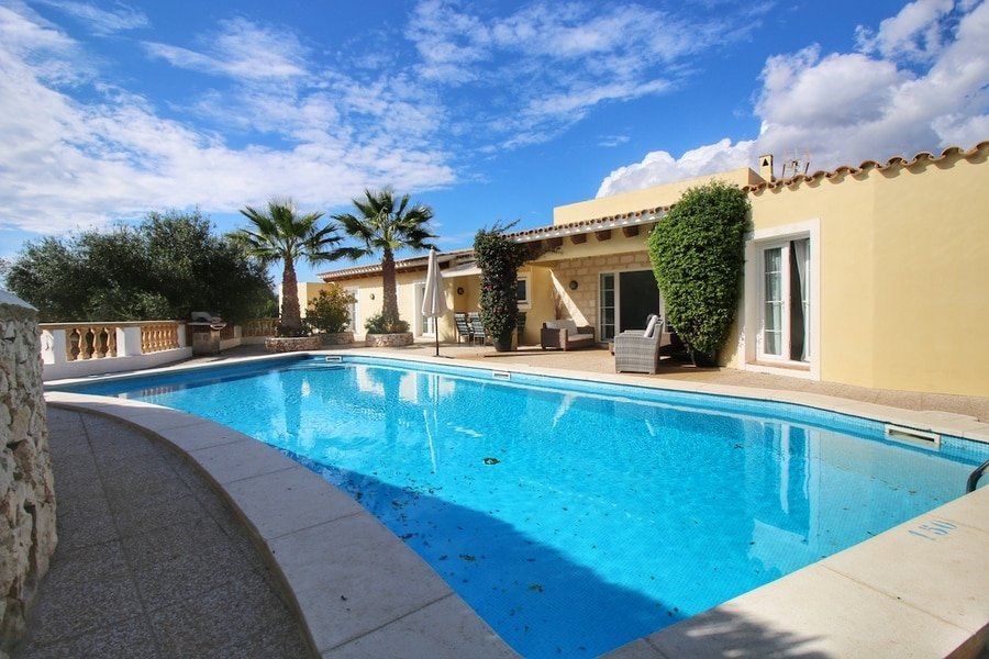 Charmante Villa mit grossem Pool & Dachterrasse gallery image 3