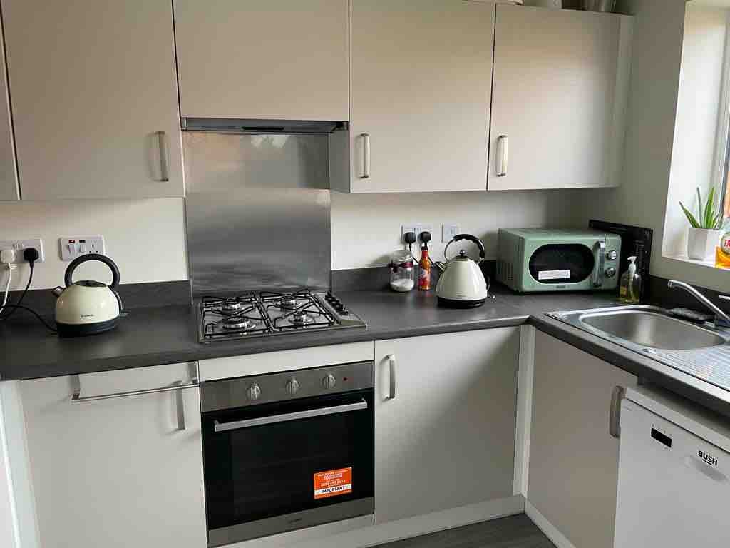 New built 3bd wt garden& en-suite b/room,Sky,PS5 gallery image 5