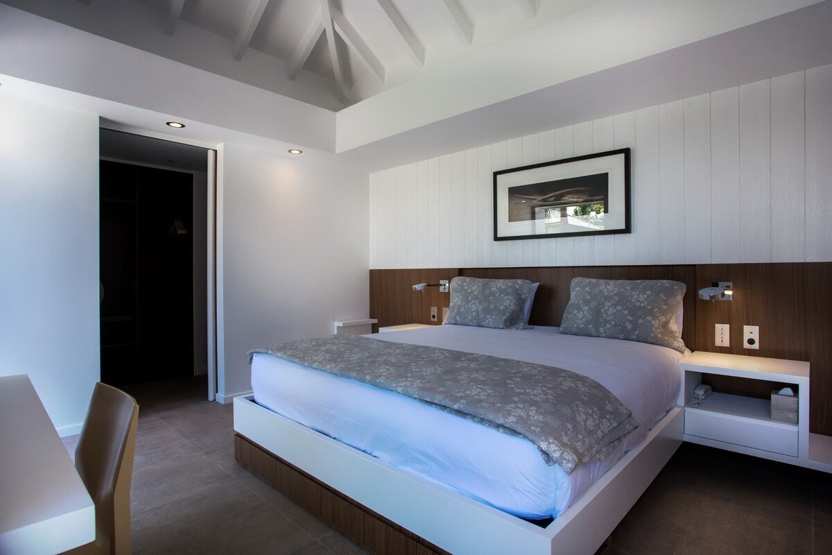 Angelique gallery image 2