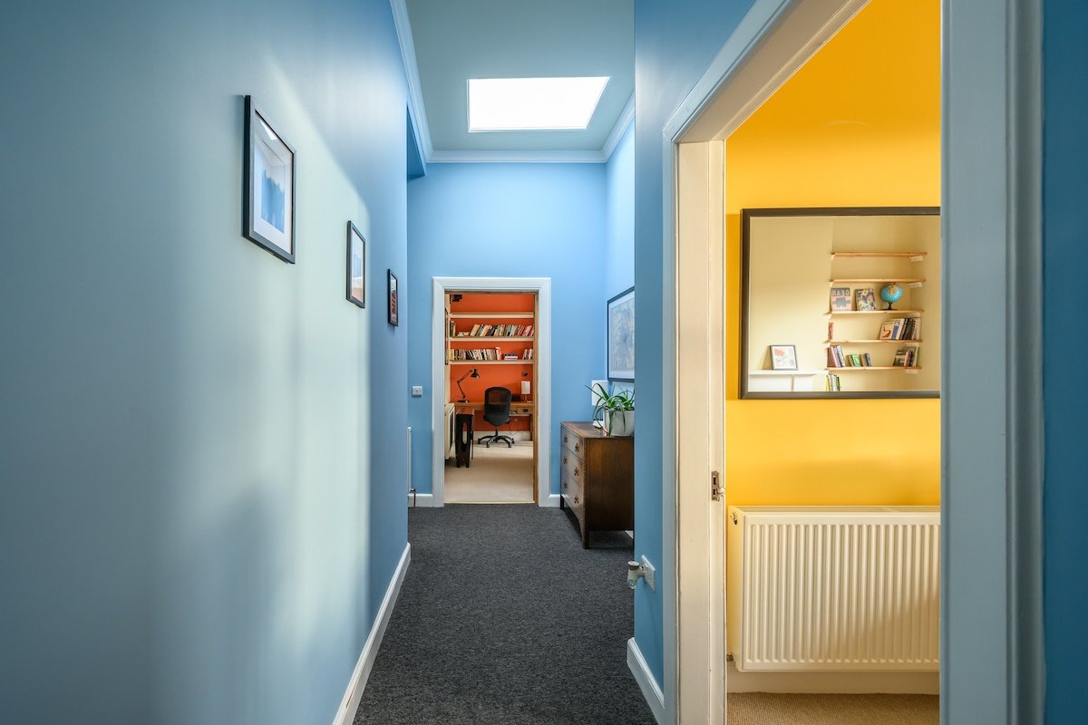 5-BR 3-BTH Newington Apartment – Modern & Spacious gallery image 5