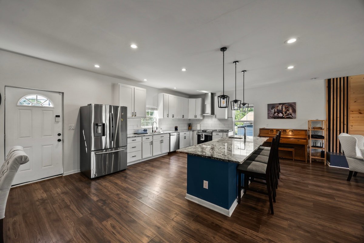 Top-Notch Columbus Retreat w/on Demand Chef/Driver gallery image 4