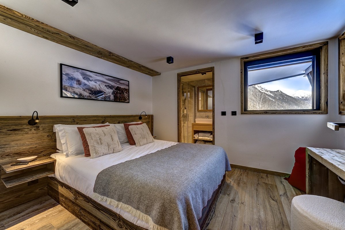 Peaceful hamlet + daily pastry delivery & cleaning gallery image 2