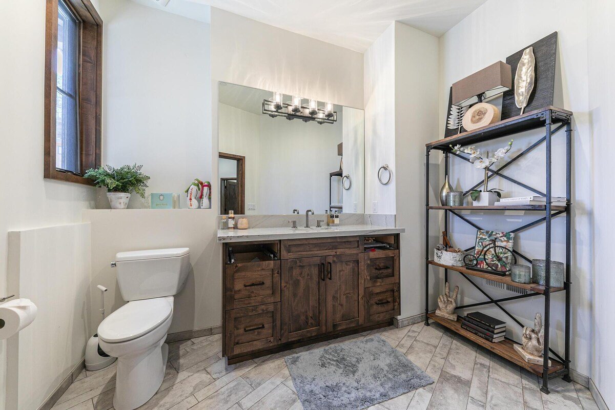 Schaffer’s Mill Luxury Home, Hot Tub, Golf & Mount gallery image 3