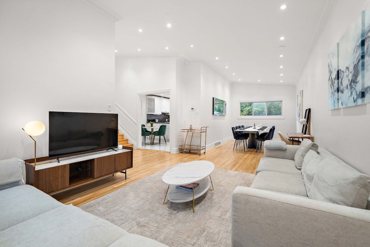 Montreal Luxurious Hose Big Terrace|Sleep16|3bath gallery image 2