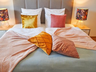 Chic 2-Bedroom Old Town Apartment with 2 bathrooms