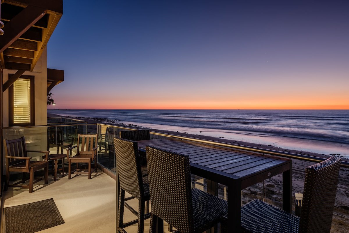 Oceanfront Penthouse w/ Unlimited Views & AC gallery image 3