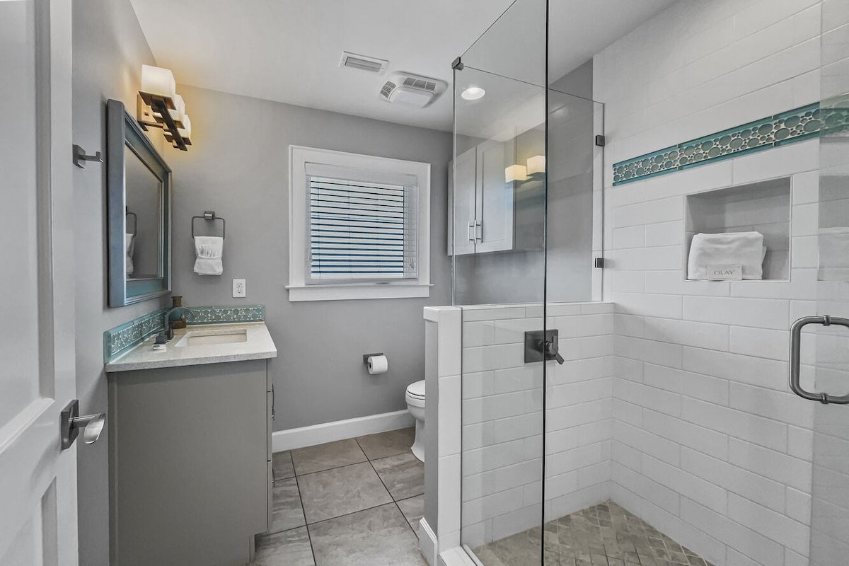 Nifty Shades of Gray | Beachfront | 4 bikes gallery image 3