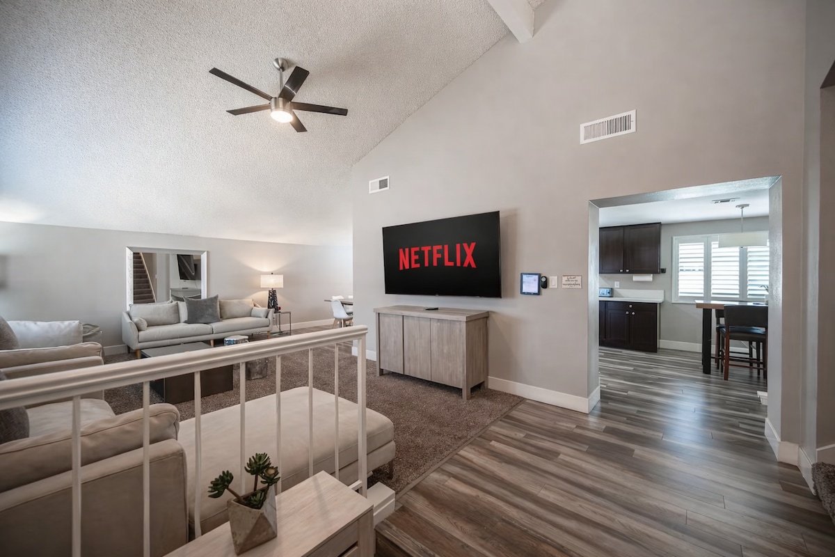 Pool & Spa Oasis with Game Room – Close to STRIP! gallery image 2