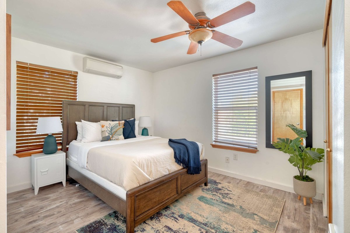 Modern 2BR + pull-out couch • Alberta Arts • WalkS gallery image 4