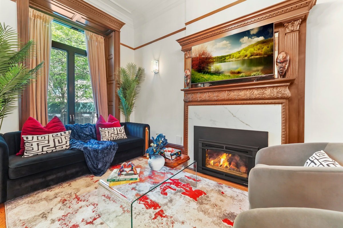 Large Upscale 6br 4.5ba~Backyard~Chef’s Kitchen gallery image 3