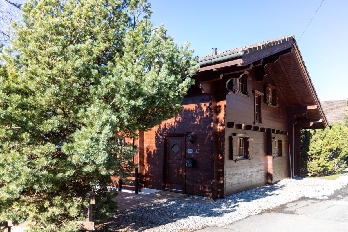 The Stag’s Chalet by Gryon Luxury, quiet area gallery image 3