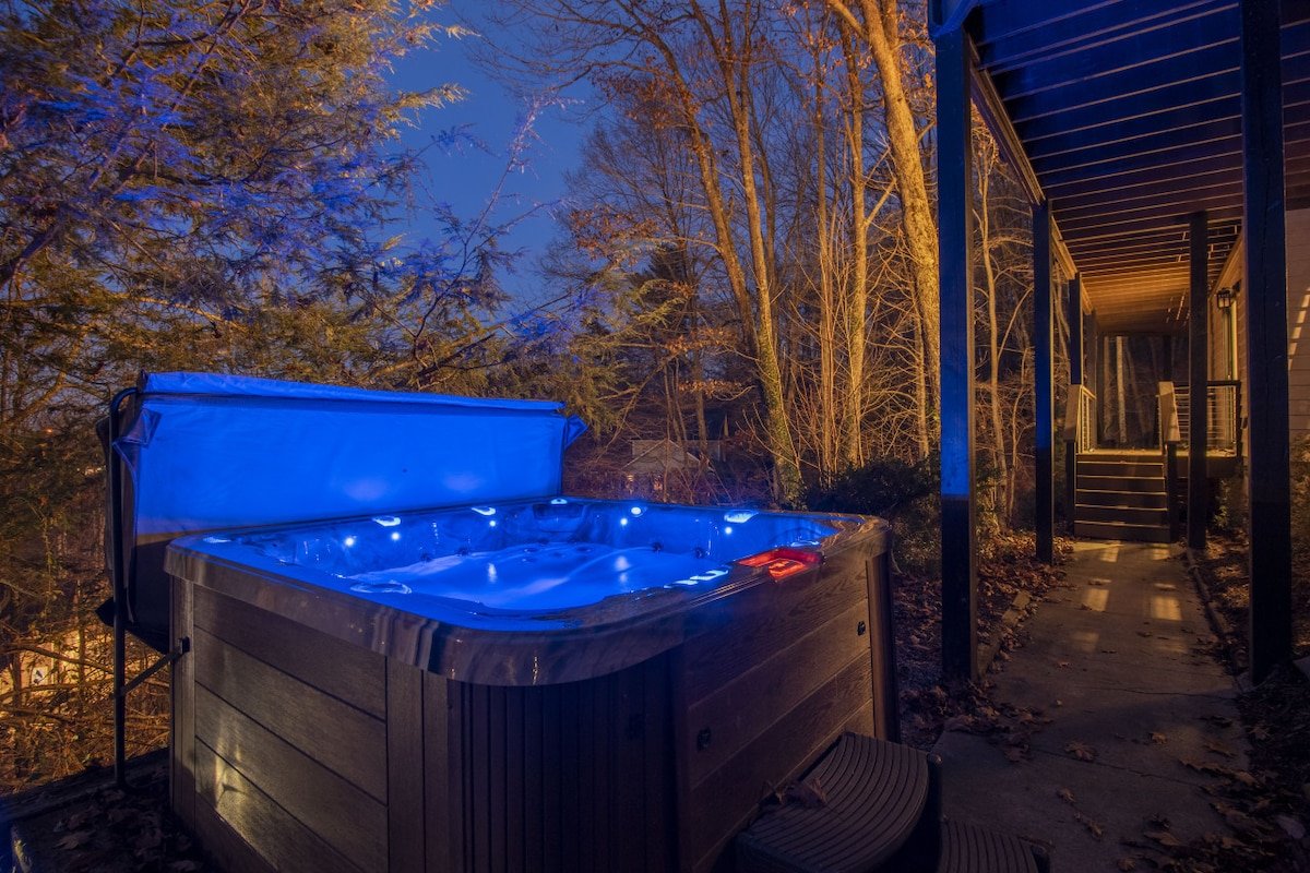 Panoramic Mountain View, Hot Tub,Close to Downtown gallery image 4