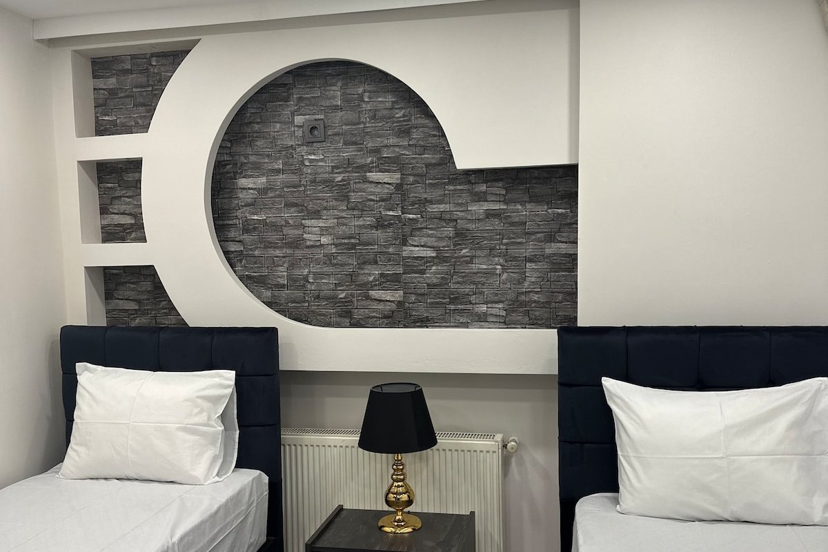 great location luxury apartment gallery image 3